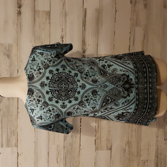 Nice top - Picture 3 of 5